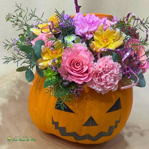 Calabaza Halloween con flores y bombones Nestlé - Imagen 2