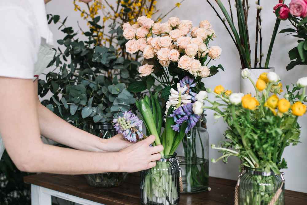 Ofrendas de flores para el día del Carmen en Sevilla