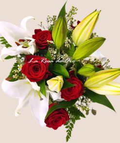 ramo-liliums-blancos-rosas-rojas