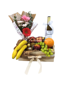 Flores y Sabores ,Cesta de frutas con flores, vino y bombones a domicilio en Sevilla floristeria Flores y Sabores ,Cesta de frutas con flores, vino y bombones a domicilio en Sevilla floristeria